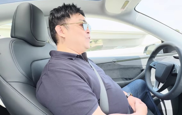 Nam ca sĩ thấy Mỹ Tâm là lao tới xin chụp hình: "Tôi không cần tiền"- Ảnh 1. Nam ca sĩ thấy Mỹ Tâm là lao tới xin chụp hình: "Tôi không cần tiền"- Ảnh 1.