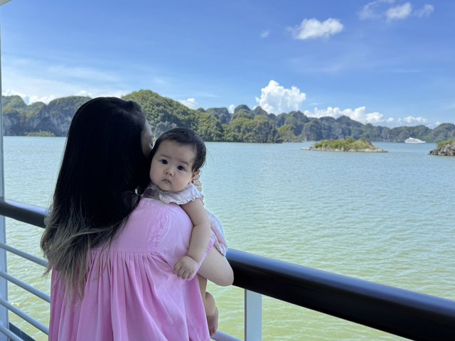 Cháu ngoại của xem bong da truc tiep nhanh nhat được mẹ Thiện Thanh cho "xê dịch" khắp nơi nơi dù mới 6 tháng tuổi- Ảnh 1.