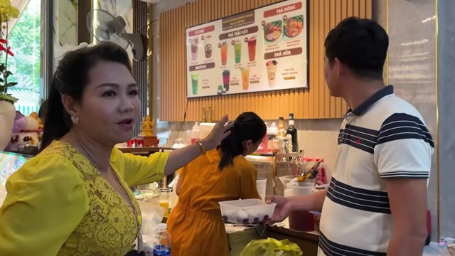 Nữ NSƯT từ Mỹ về mua nhà mặt tiền 50 tỷ mở quán, lên tiếng xích mích với ông trùm thứ 2 của Điền Quân- Ảnh 2. Nữ NSƯT từ Mỹ về mua nhà mặt tiền 50 tỷ mở quán, lên tiếng xích mích với ông trùm thứ 2 của Điền Quân- Ảnh 2.