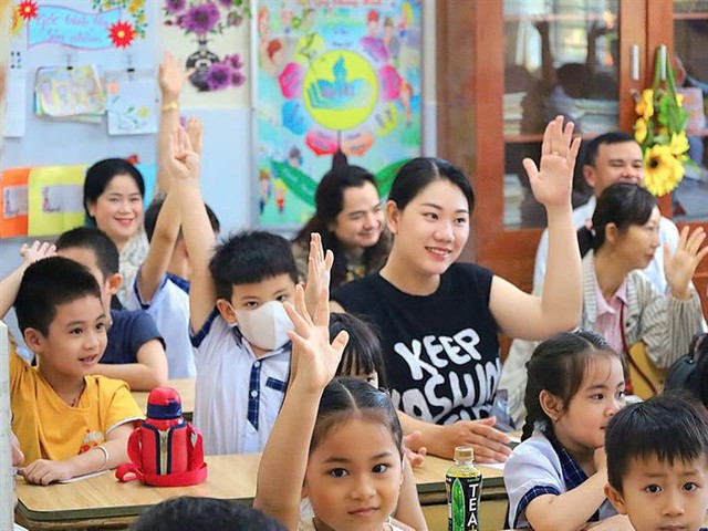 Tăng cường công tác phòng, chống bệnh sốt xuất huyết và dịch bệnh mùa hè trong ngành giáo dục- Ảnh 1.