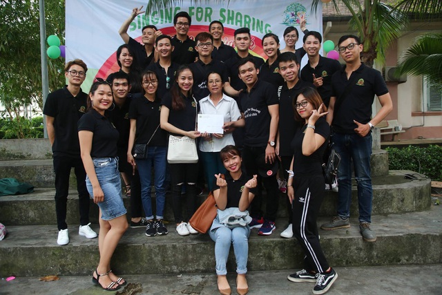 Th&agrave;nh vi&ecirc;n nữ một nh&oacute;m h&aacute;t từ thiện bị x&uacute;c phạm, s&agrave;m sỡ: "C&aacute;c bạn kh&oacute;c trong uất ức"- Ảnh 2.