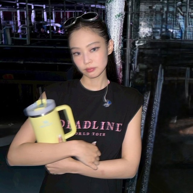 Món đồ Jennie chạm vào là Món đồ Jennie chạm vào là