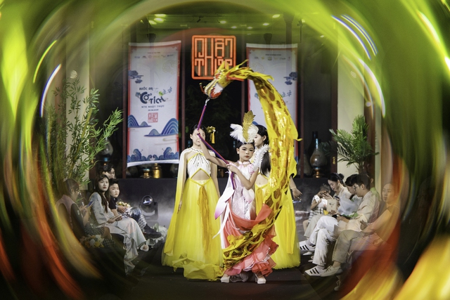 NTK Nhật Thực đưa khán giả vào thế giới cổ tích bằng show thời trang ấn tượng- Ảnh 3.