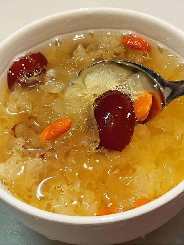 Phụ nữ đến tuổi mãn kinh nên ăn 4 loại thực phẩm này để nuôi dưỡng buồng trứng, bảo vệ tử cung, giúp da đàn hồi và săn chắc- Ảnh 3. Phụ nữ đến tuổi mãn kinh nên ăn 4 loại thực phẩm này để nuôi dưỡng buồng trứng, bảo vệ tử cung, giúp da đàn hồi và săn chắc- Ảnh 3.
