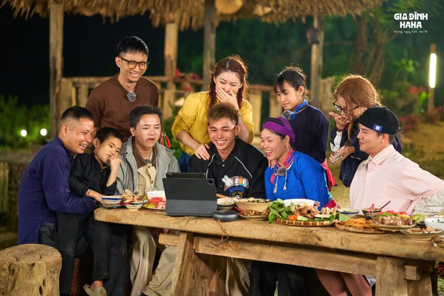 'Gia đình Haha' khép lại hành trình đầu tiên tại Bản Liền - nơi bắt đầu là một điểm dừng, nhưng kết thúc bằng muôn vàn xúc cảm khó quên- Ảnh 8. 'Gia đình Haha' khép lại hành trình đầu tiên tại Bản Liền - nơi bắt đầu là một điểm dừng, nhưng kết thúc bằng muôn vàn xúc cảm khó quên- Ảnh 8.
