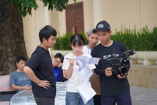 “Lặng” - Bản hoà âm không lời của những trái tim từng lạc nhịp- Ảnh 6. “Lặng” - Bản hoà âm không lời của những trái tim từng lạc nhịp- Ảnh 6.