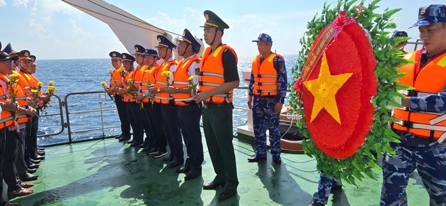 Bộ Tư lệnh Vùng Cảnh sát biển 2: Nâng cao khả năng thực thi, chấp pháp trên biển
- Ảnh 2. Bộ Tư lệnh Vùng Cảnh sát biển 2: Nâng cao khả năng thực thi, chấp pháp trên biển
- Ảnh 2.