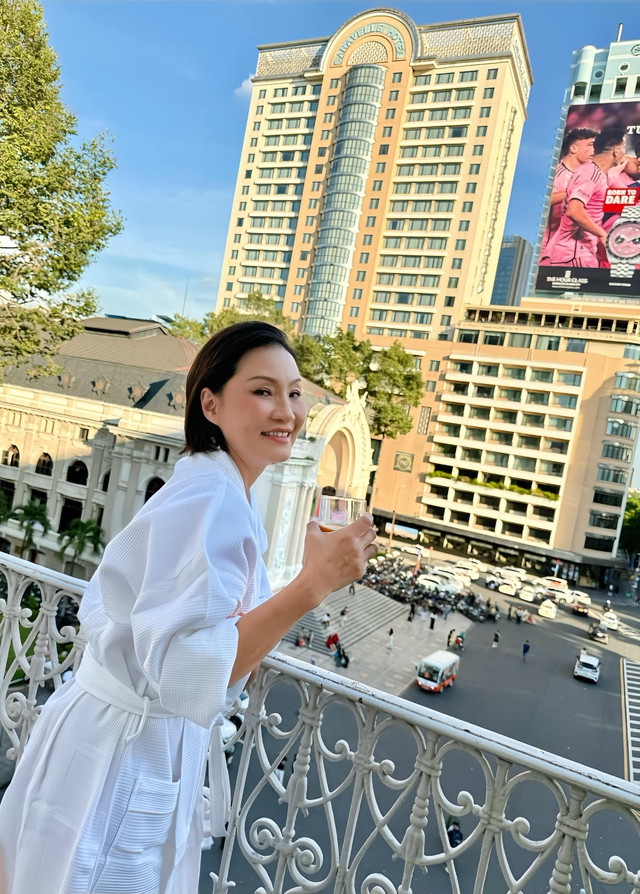 Nhan sắc trẻ đẹp, cuộc sống thăng hoa của nữ nghệ sĩ đình đám quyết ly hôn chồng ở tuổi U60- Ảnh 6.