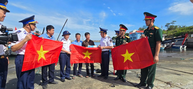 Bộ Tư lệnh Vùng Cảnh sát biển 2: Nâng cao khả năng thực thi, chấp pháp trên biển
- Ảnh 6. Bộ Tư lệnh Vùng Cảnh sát biển 2: Nâng cao khả năng thực thi, chấp pháp trên biển
- Ảnh 6.