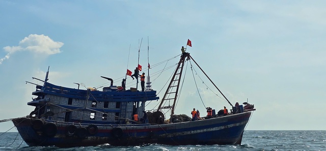 Bộ Tư lệnh Vùng Cảnh sát biển 2: Nâng cao khả năng thực thi, chấp pháp trên biển
- Ảnh 7. Bộ Tư lệnh Vùng Cảnh sát biển 2: Nâng cao khả năng thực thi, chấp pháp trên biển
- Ảnh 7.