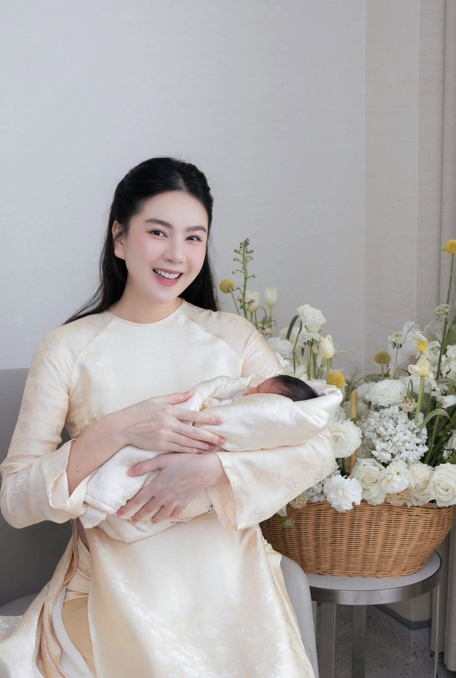 Bé Panda chỉ hơn 2 tháng đã "mở khóa" kĩ năng mới khiến Mai Ngọc phải tự hào "bõ công mẹ"- Ảnh 1. Bé Panda chỉ hơn 2 tháng đã "mở khóa" kĩ năng mới khiến Mai Ngọc phải tự hào "bõ công mẹ"- Ảnh 1.