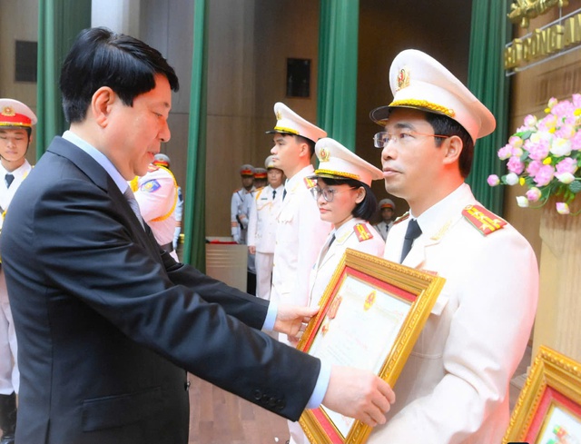 Quảng Ninh: Giám đốc Công an tỉnh vinh dự được trao tặng Huân chương Chiến công hạng Nhất- Ảnh 1. Quảng Ninh: Giám đốc Công an tỉnh vinh dự được trao tặng Huân chương Chiến công hạng Nhất- Ảnh 1.