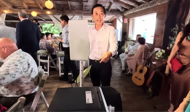 Hoài Linh sang Mỹ dự đám cưới em gái từng bị cấm vào showbiz, Đàm Vĩnh Hưng cũng có mặt- Ảnh 1. Hoài Linh sang Mỹ dự đám cưới em gái từng bị cấm vào showbiz, Đàm Vĩnh Hưng cũng có mặt- Ảnh 1.
