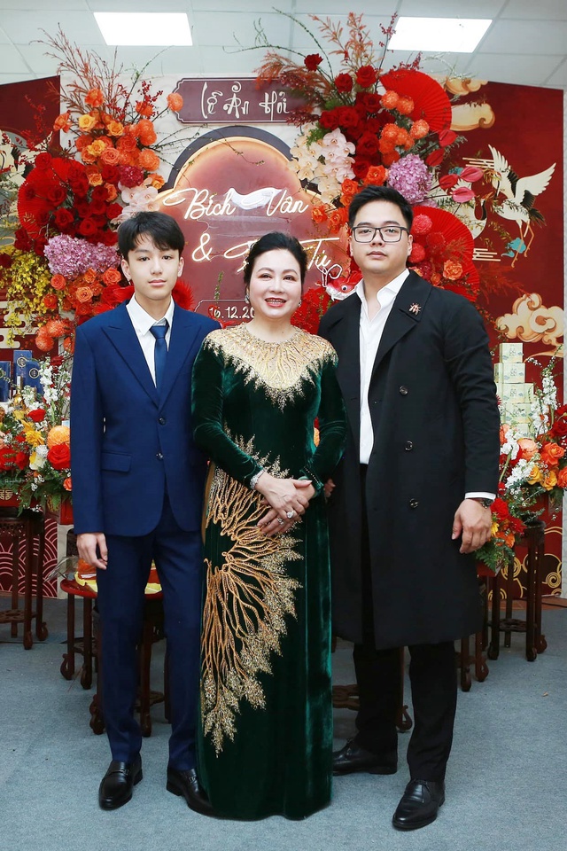 Em trai b&iacute; ẩn của Hằng T&uacute;i bất ngờ lộ diện, mới 15 tuổi đ&atilde; đẹp trai như nam thần- Ảnh 4.