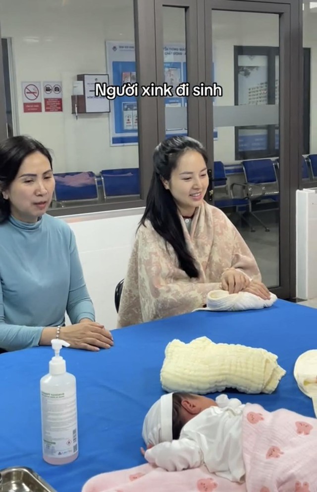 Sở hữu mặt mộc sau sinh đẹp như Sở hữu mặt mộc sau sinh đẹp như