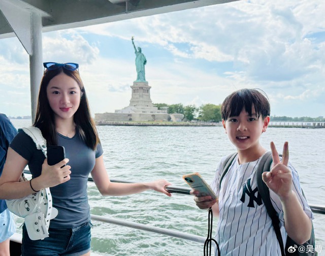 Con gái đầu lòng của nam tài tử điển trai nhất nhì Cbiz gây sốt: Chưa đầy 15 tuổi đã cao hơn 1m7, thần thái như người mẫu- Ảnh 3.