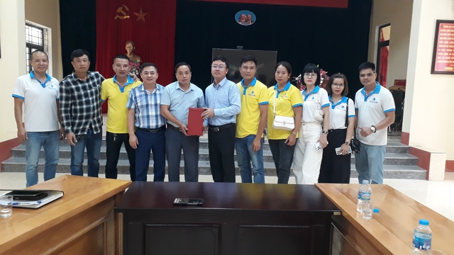 Lên xã vùng cao đặc biệt khó khăn Trạm Tấu, tặng 100 thùng sữa Hanoimilk- Ảnh 11. Lên xã vùng cao đặc biệt khó khăn Trạm Tấu, tặng 100 thùng sữa Hanoimilk- Ảnh 11.