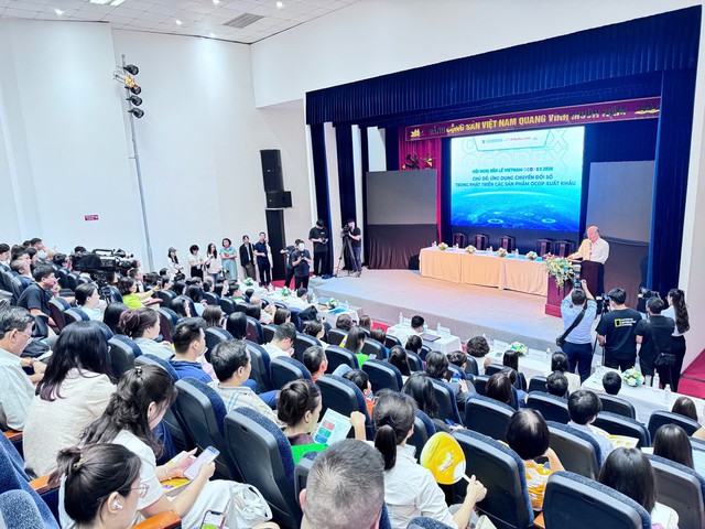 Ông Vũ Bá Phú – Cục trưởng Cục Xúc tiến Thương mại (Bộ Công thương) phát biểu tại Hội nghị. Ông Vũ Bá Phú – Cục trưởng Cục Xúc tiến Thương mại (Bộ Công thương) phát biểu tại Hội nghị.