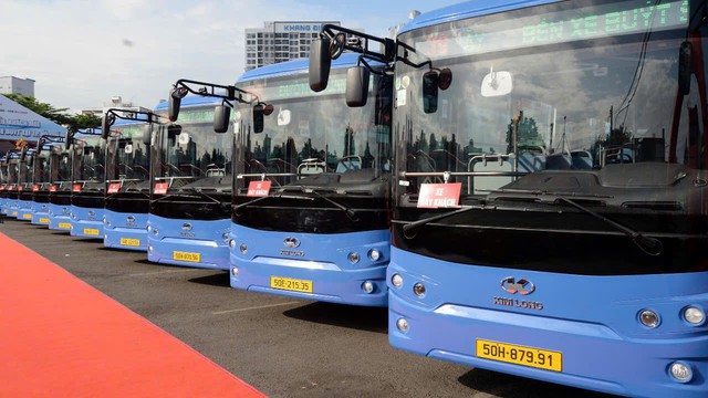 TP. Hồ Chí Minh đưa vào vận hành 35 tuyến xe buýt có trợ giá: Bước tiến lớn trong phát triển giao thông xanh- Ảnh 3. TP. Hồ Chí Minh đưa vào vận hành 35 tuyến xe buýt có trợ giá: Bước tiến lớn trong phát triển giao thông xanh- Ảnh 3.