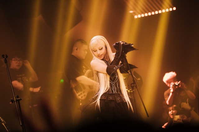 Ph&ugrave;ng Kh&aacute;nh Linh giới thiệu ca kh&uacute;c mới trong mini concert tại TPHCM- Ảnh 7.