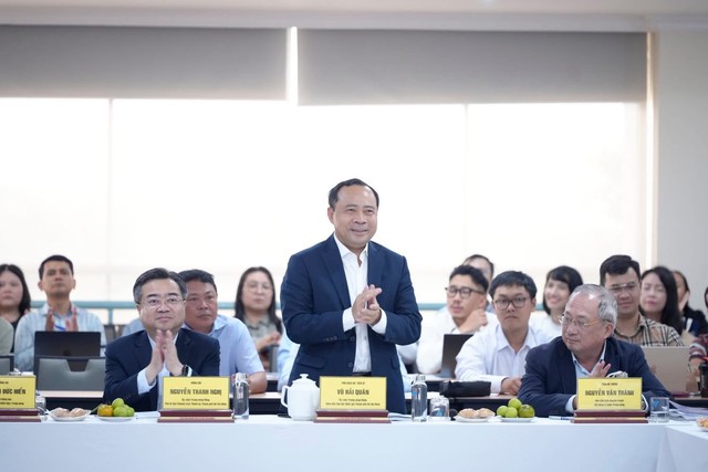 ĐHQG-HCM tổ chức tọa đàm “Đô thị thông minh – Khung pháp lý và lộ trình triển khai” - Hướng đến xây dựng Khu đô thị đại học thông minh thí điểm tại TP.HCM- Ảnh 3.