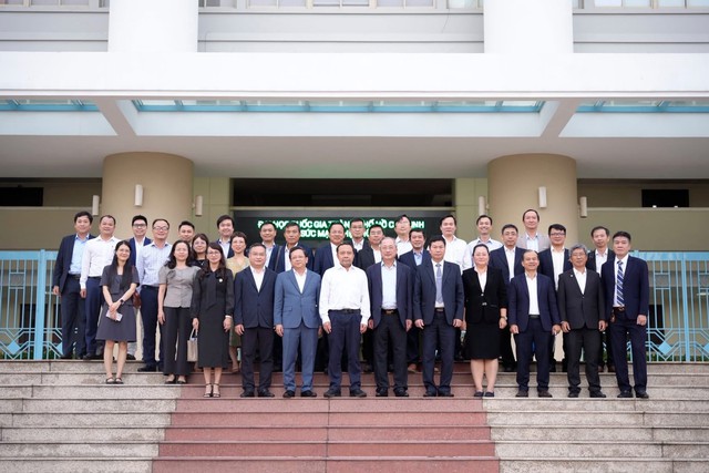 ĐHQG-HCM tổ chức tọa đàm “Đô thị thông minh – Khung pháp lý và lộ trình triển khai” - Hướng đến xây dựng Khu đô thị đại học thông minh thí điểm tại TP.HCM- Ảnh 5.