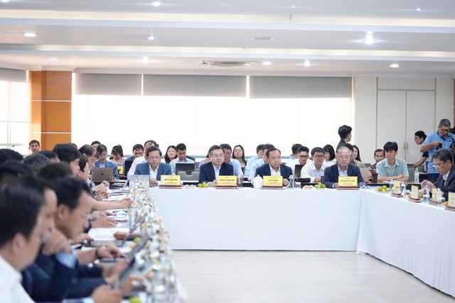 ĐHQG-HCM tổ chức tọa đàm “Đô thị thông minh – Khung pháp lý và lộ trình triển khai” - Hướng đến xây dựng Khu đô thị đại học thông minh thí điểm tại TP.HCM- Ảnh 4.