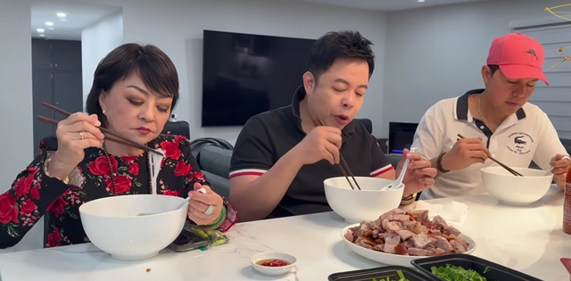 Anh trai Quang Lê bị giật tiền nhà- Ảnh 1. Anh trai Quang Lê bị giật tiền nhà- Ảnh 1.