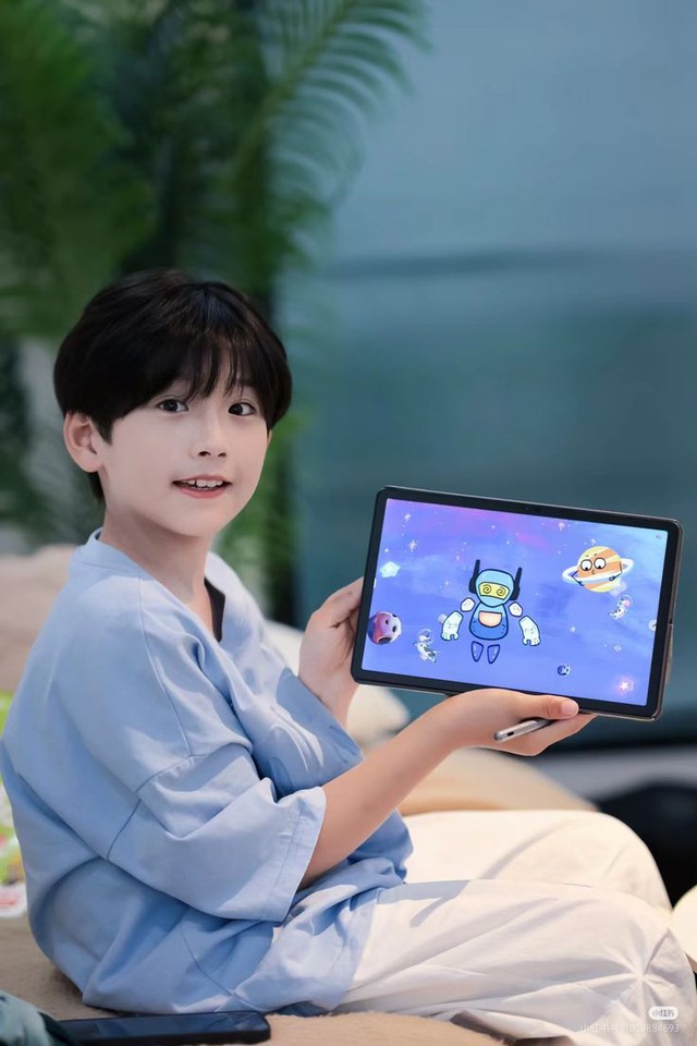 Gen Alpha đang chơi game gì? Mẹ trẻ thời 4.0 vẫn hoa cả mắt khi cậu con trai Gen Alpha nhắc đến "vũ trụ game Roblox"- Ảnh 1.