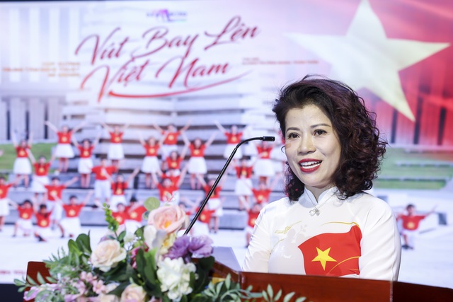 50 giọng hát nhí hòa ca "Vút bay lên Việt Nam"- Ảnh 3. 50 giọng hát nhí hòa ca "Vút bay lên Việt Nam"- Ảnh 3.