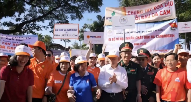 Gần 6.000 người tham gia đi bộ vì nạn nhân chất độc da cam tại TP HCM
- Ảnh 3.