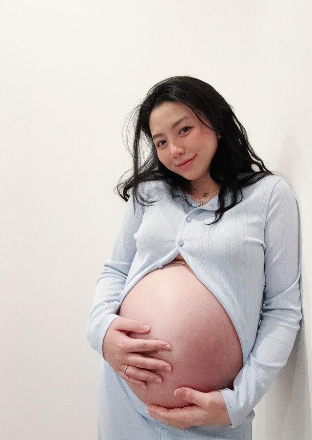 Nằm ổ chờ sinh, mẹ bầu Đặng Tiểu Tô Sa cũng "vui lây" với hành trình đón bé Gạo của gia đình Ngô Thanh Vân- Ảnh 1.