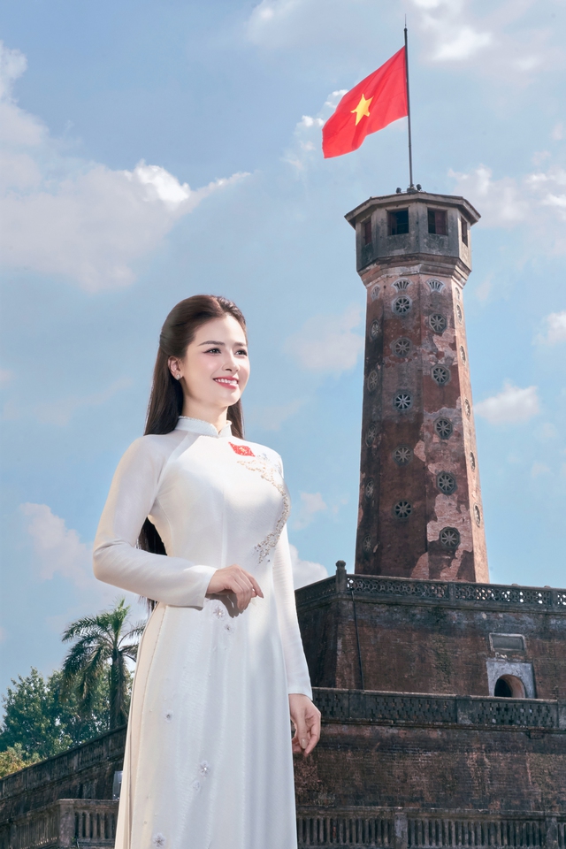 Dương Hoàng Yến bỏ mọi kế hoạch vì ca khúc khiến cô xúc động khi đang ngồi trên máy bay- Ảnh 5.