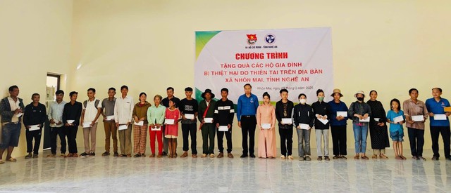 Tuổi trẻ thành phồ Hồ Chí Minh hướng về đồng bào Nghệ An - Chung tay khắc phục hậu quả sau bão số 3 (Wipha)- Ảnh 3. Tuổi trẻ thành phồ Hồ Chí mitom bong da truc tiep hướng về đồng bào Nghệ An - Chung tay khắc phục hậu quả sau bão số 3 (Wipha)- Ảnh 3.
