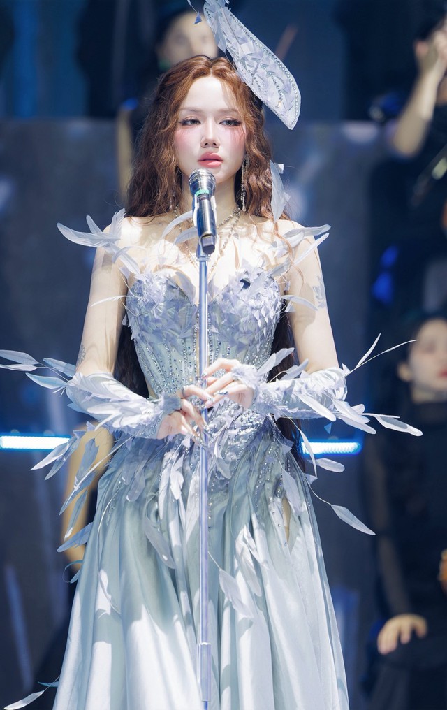 Sao nữ đứng top 1 Em Xinh bị "phốt" tâm cơ, nói xấu đối thủ và dùng tiền để chiêu trò gây chú ý?- Ảnh 6.