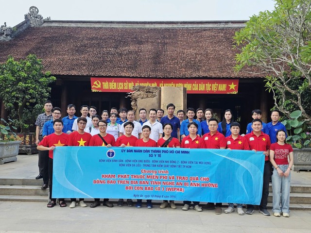 Bão tan, nghĩa tình còn ở lại: Hành trình của đoàn y bác sĩ Tp.Hồ Chí Minh- Ảnh 2. Bão tan, nghĩa tình còn ở lại: Hành trình của đoàn y bác sĩ Tp.Hồ Chí Minh- Ảnh 2.