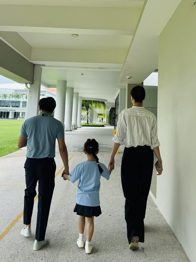 Con gái Cường Đô La – Đàm Thu Trang nhập học trường quốc tế danh tiếng hàng đầu tại TP.HCM, được bố mẹ tháp tùng trong ngày đầu tiên- Ảnh 5. Con gái Cường Đô La – Đàm Thu Trang nhập học trường quốc tế danh tiếng hàng đầu tại TP.HCM, được bố mẹ tháp tùng trong ngày đầu tiên- Ảnh 5.