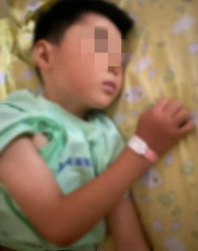 Bé trai 6 tuổi tử vong vì "amip ăn não" sau khi chơi dưới nước- Ảnh 1. Bé trai 6 tuổi tử vong vì "amip ăn não" sau khi chơi dưới nước- Ảnh 1.