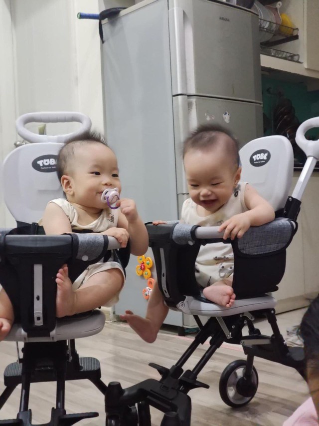Review xe đẩy gấp gọn nhà Tobé của mẹ bỉm có 2 bạn nhỏ sinh đôi: Tính ứng dụng cao, dùng được từ trong nhà ra đến ngoài đường- Ảnh 5.