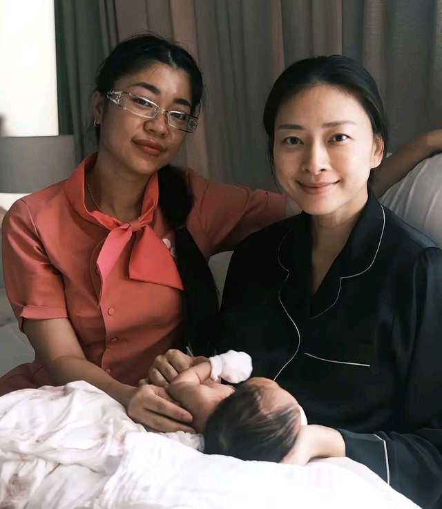 Hot mom Helen Nguyễn chia sẻ hành trình "gọi sữa" cùng Ngô Thanh Vân: Đau đớn vì tắc sữa nhưng mẹ bỉm U50 vẫn cố gắng cho con bú mẹ hoàn toàn- Ảnh 3. Hot mom Helen Nguyễn chia sẻ hành trình "gọi sữa" cùng Ngô Thanh Vân: Đau đớn vì tắc sữa nhưng mẹ bỉm U50 vẫn cố gắng cho con bú mẹ hoàn toàn- Ảnh 3.