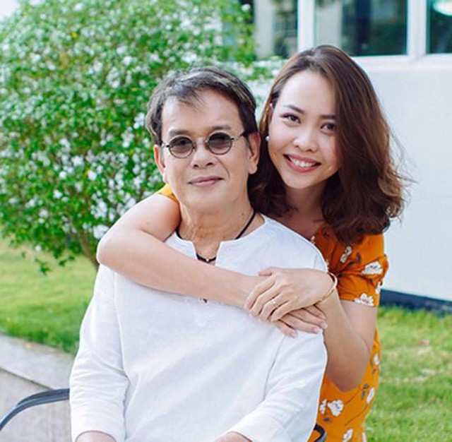 Hôn nhân 12 năm nồng nàn, "hôn nhau mỗi ngày" của nam nghệ sĩ U80 và vợ hai 9X kém 44 tuổi- Ảnh 4. Hôn nhân 12 năm nồng nàn, "hôn nhau mỗi ngày" của nam nghệ sĩ U80 và vợ hai 9X kém 44 tuổi- Ảnh 4.