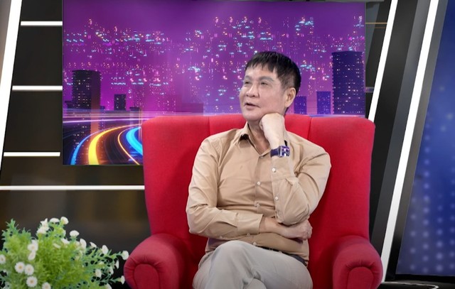 Đạo diễn Lê Hoàng: "Tôi phản đối việc phụ nữ phải ngồi chờ đàn ông cầu hôn, quá lỗi thời"- Ảnh 2. Đạo diễn Lê Hoàng: "Tôi phản đối việc phụ nữ phải ngồi chờ đàn ông cầu hôn, quá lỗi thời"- Ảnh 2.
