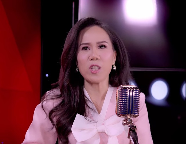 Nữ ca sĩ quê Bến Tre đi cào lúa, giờ đắt show, nhiều nhà tại Mỹ- Ảnh 1. Nữ ca sĩ quê Bến Tre đi cào lúa, giờ đắt show, nhiều nhà tại Mỹ- Ảnh 1.