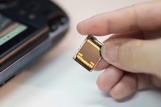 Trung Quốc chuẩn bị mở b&aacute;n SSD nhỏ như thẻ SIM, th&aacute;o lắp cũng d&ugrave;ng que chọc SIM lu&ocirc;n mới lạ!- Ảnh 2.