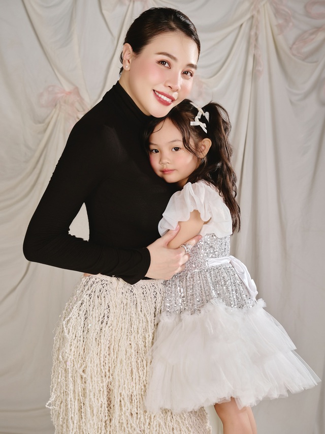 Người đẹp làm dâu gia tộc BĐS hàng đầu Sài Gòn khoe nhan sắc trong video mới, cô gái xứ Lạng ngày nào giờ chuẩn phong thái hào môn - Ảnh 1.