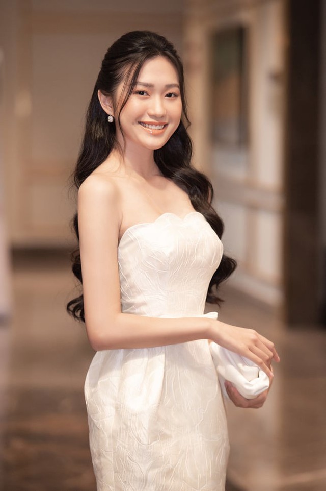 4 nàng WAGs Việt đình đám: Vừa xinh đẹp giỏi giang lại là 