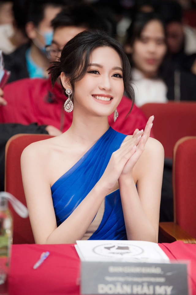 4 nàng WAGs Việt đình đám: Vừa xinh đẹp giỏi giang lại là 