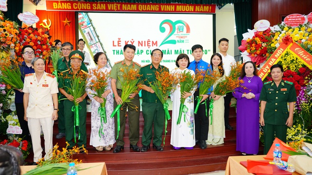Ảnh 2: Ra mắt Hội đồng Quản lý và Điều hành CLB "Mãi mãi tuổi 20" trong nhiệm kỳ mới (2025 – 2028).