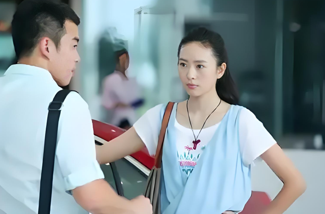 Bạn trai đưa tôi đi khắp nơi du lịch, không tiếc tôi thứ gì, nhưng mỗi lần đến một điểm mới, việc anh làm khiến tôi tức muốn bật khóc- Ảnh 1. Bạn trai đưa tôi đi khắp nơi du lịch, không tiếc tôi thứ gì, nhưng mỗi lần đến một điểm mới, việc anh làm khiến tôi tức muốn bật khóc- Ảnh 1.