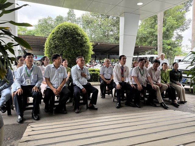 Tiên phong trong hợp tác chăm sóc sức khỏe tâm thần: Bệnh viện Lê Văn Thịnh bàn giao xe cứu thương hỗ trợ Trung tâm Điều dưỡng tâm thần Tân Định- Ảnh 4. Tiên phong trong hợp tác chăm sóc sức khỏe tâm thần: Bệnh viện Lê Văn Thịnh bàn giao xe cứu thương hỗ trợ Trung tâm Điều dưỡng tâm thần Tân Định- Ảnh 4.